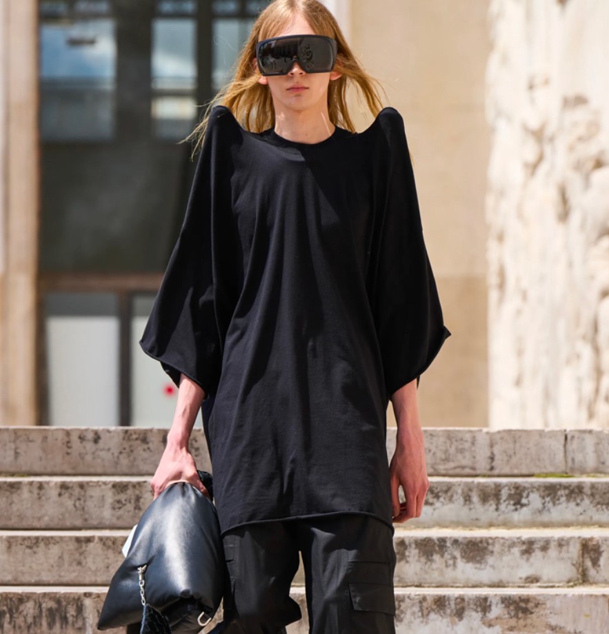 In the Spring/Summer 2023 collection, Rick has upwards-turning shoulder designs.