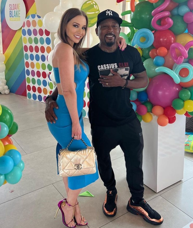 Daymond John married his girlfriend Heather in 2018 in a private marriage ceremony.